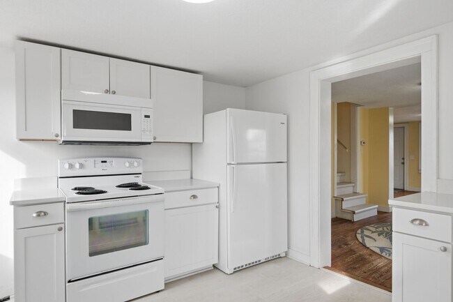 Building Photo - MOVE IN WITH A SECURITY DEPOSIT ALTERNATIVE FROM OBLIGO (for qualified applicants).
