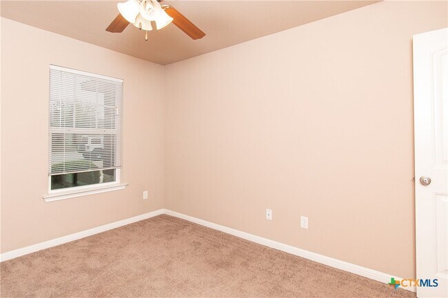 Building Photo - 704 W Gemini Ln