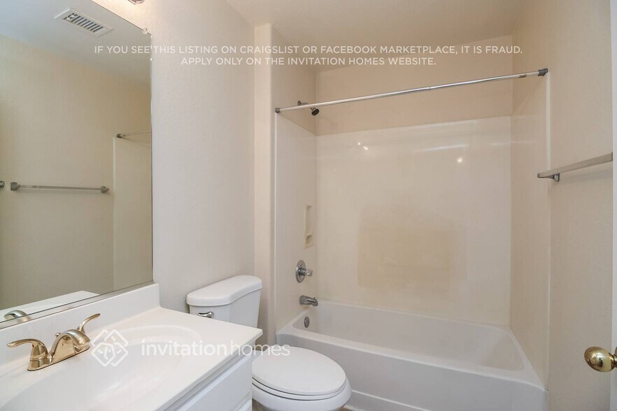 Building Photo - 2304 E Pinto Dr