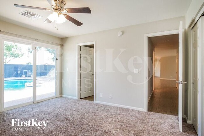 Building Photo - 2434 E Karen Dr