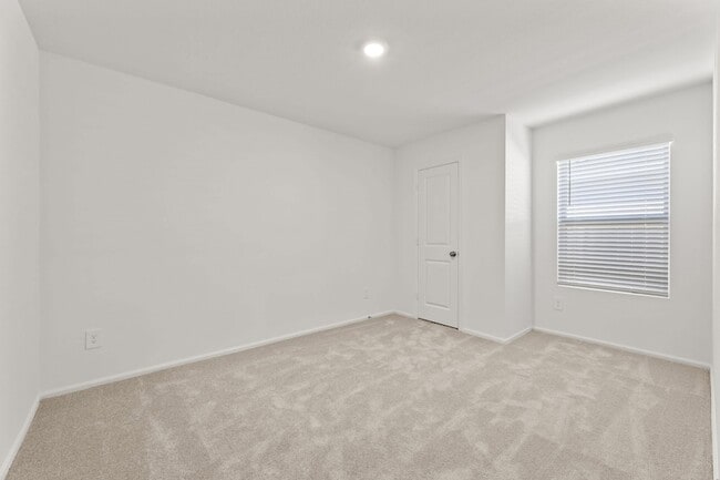 Building Photo - 17747 Pemswood Dr