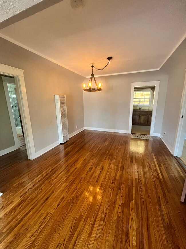 Building Photo - Well-Maintained San Diego Home with Classi...