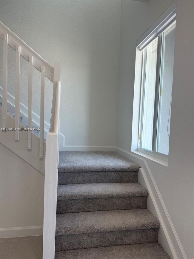 Building Photo - 621 SE 13th St Cir