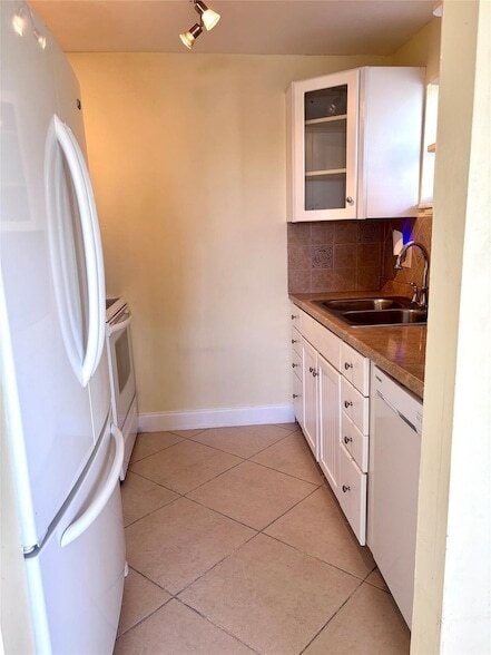 Building Photo - 1407 NE 56th St