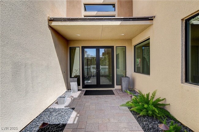 Building Photo - 64 Grey Feather Dr
