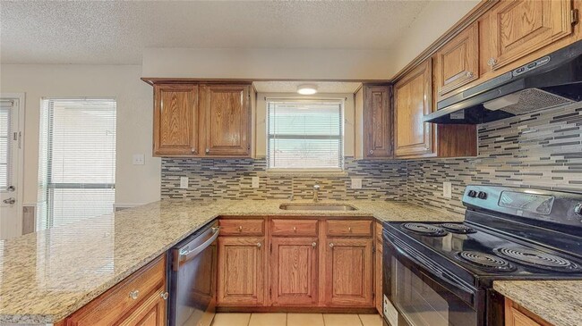Building Photo - 918 Summer Trail