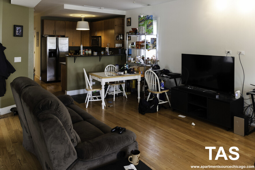 Primary Photo - 3023 N Oakley Ave