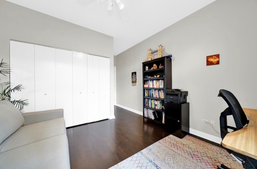 Building Photo - 550 W Fulton St