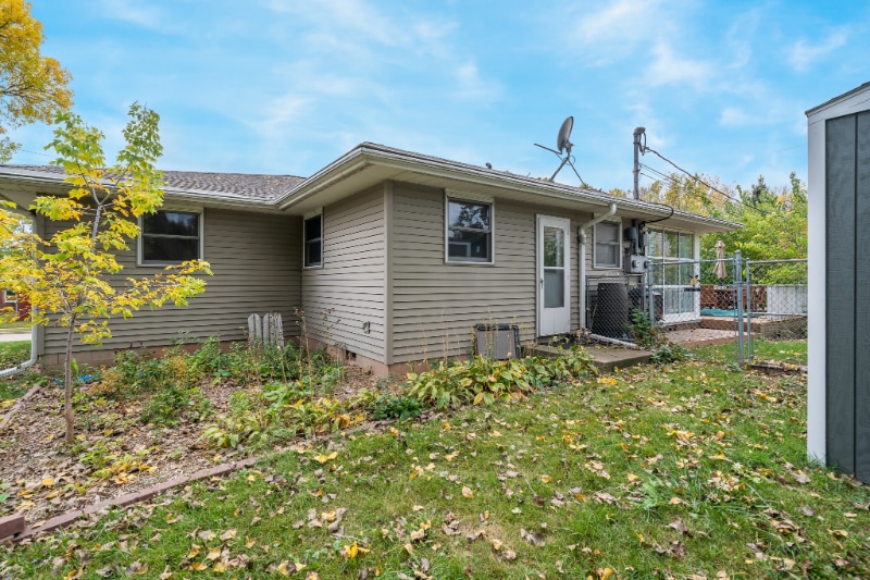 Building Photo - 1000 W McKinley Ave