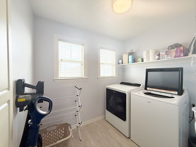 Building Photo - Beautiful 5-Bedroom Home in Saratoga Springs, UT