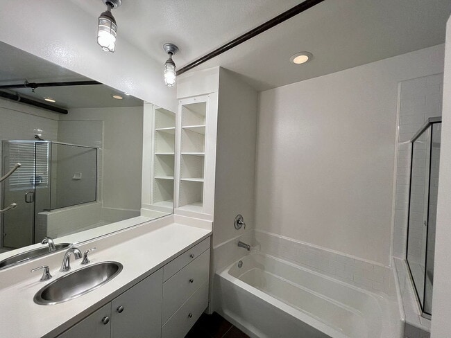 Building Photo - "Charming 1-Bed Sanctuary in Santa Ana with Spacious Interiors & Elegant Granite Touches!"