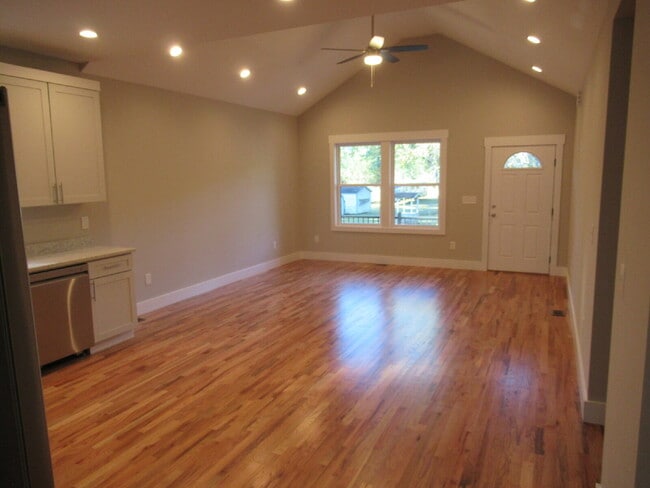 Building Photo - Beautiful New  – 3 Bedroom, 2 Bath Home in...