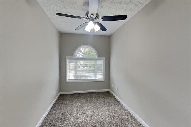 Building Photo - 1294 Log Cabin Ln SE
