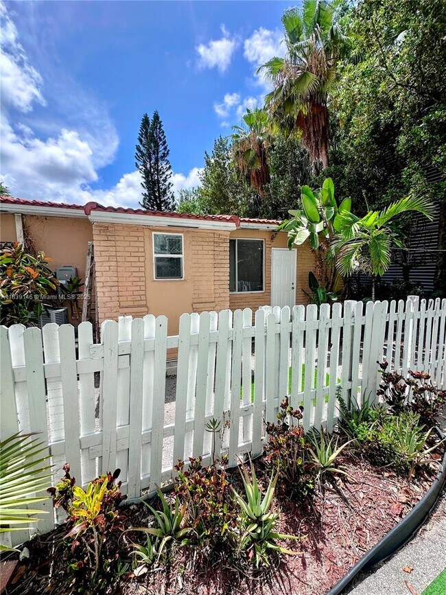 Building Photo - 9065 Harding Ave