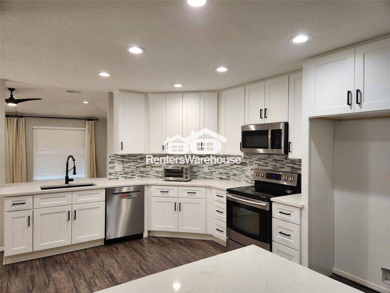 Building Photo - 8327 Bird Run Dr