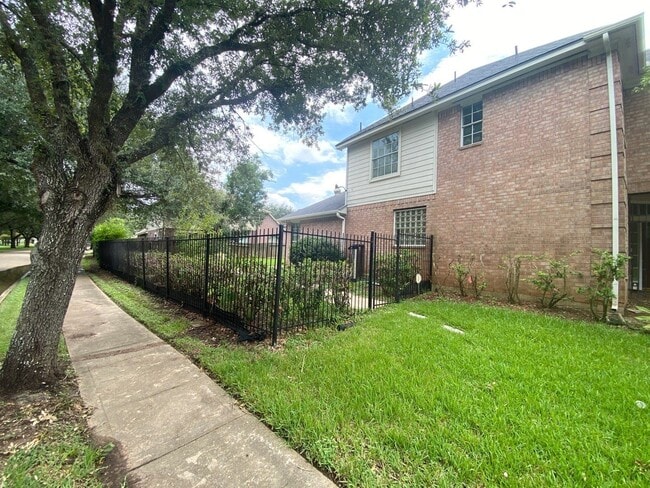 Building Photo - 1803 Red Bud Ln
