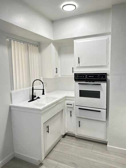 Building Photo - 7255 Jordan