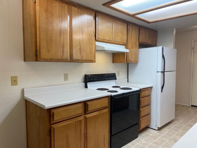 Building Photo - Very Nice 2 Bedroom 1 Bath Duplex in Grant...