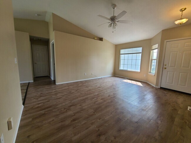 Building Photo - Nice Home near Vallivue High School