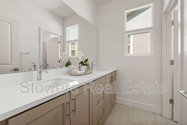 Building Photo - 2428 Periwinkle Pl