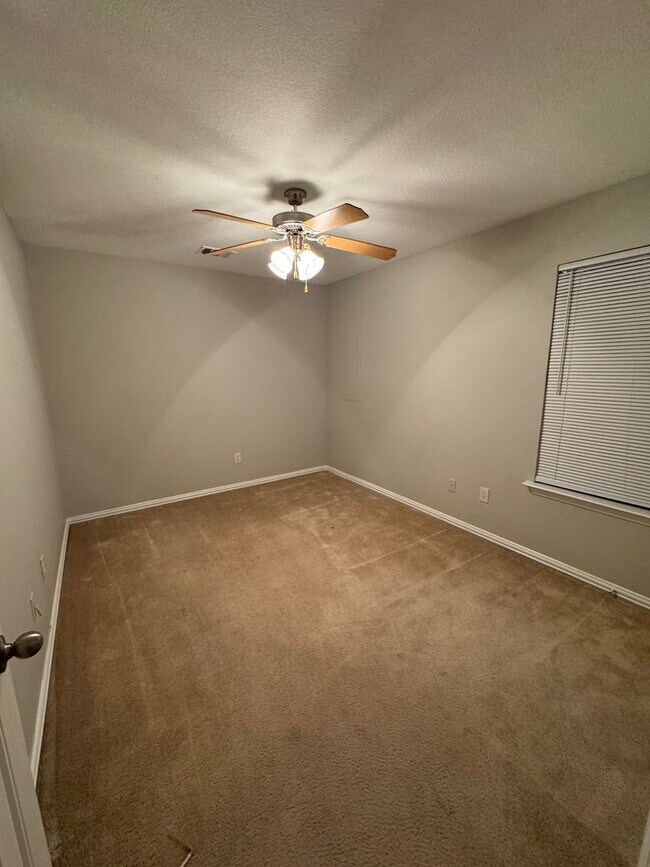 Building Photo - 100-102 Prosperity Trail