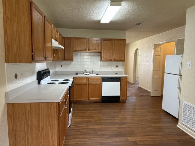 Building Photo - 1600 Dugger Cir