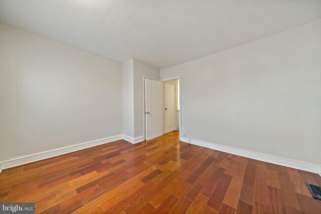Building Photo - 2326 E Hazzard St