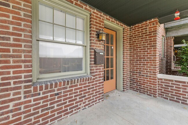 Building Photo - 5703 E Washington St