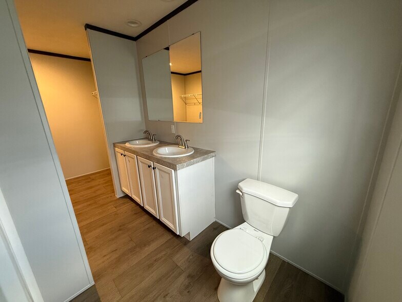 Building Photo - 122 Prairie Dr