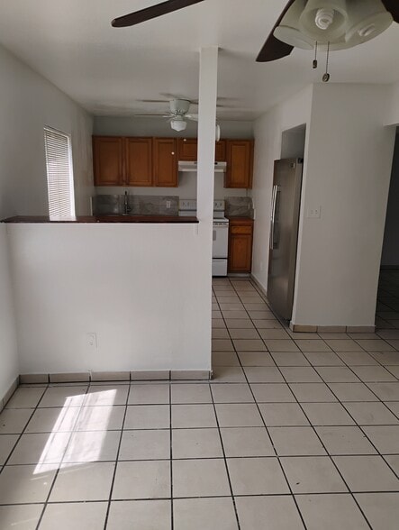 Building Photo - 3233 W Melvin St