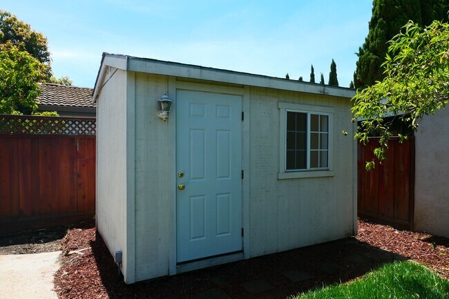 Building Photo - 33975 Frederick Ln