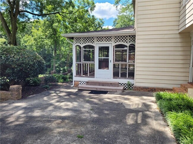 Building Photo - 2800 Davis Rd