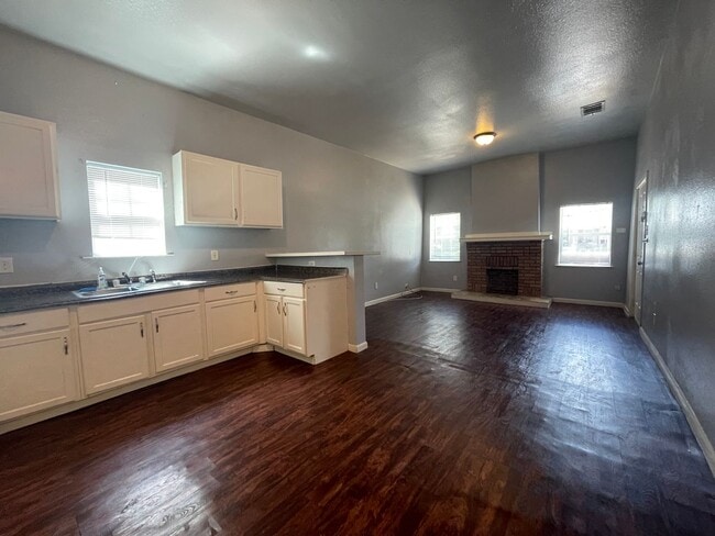 Building Photo - 4 Bed / 2 Bath Home in Historic Southside ...