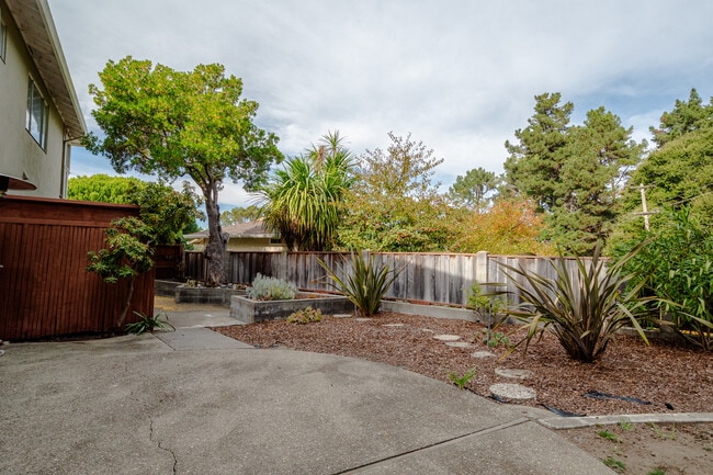 Building Photo - 1170 Tuolumne Ct
