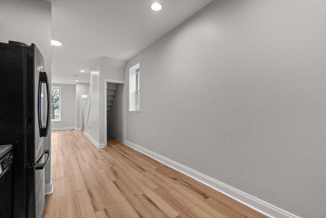 Building Photo - 200 N Glover St