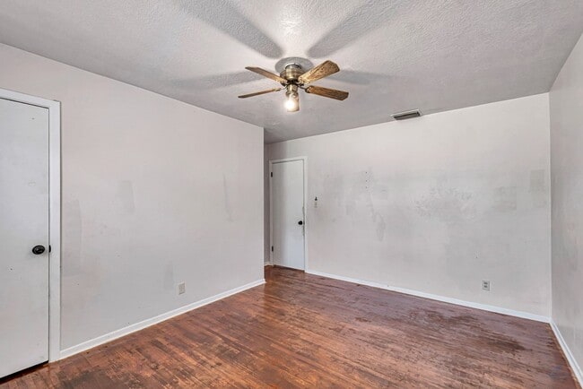 Building Photo - 1311 E 52nd St