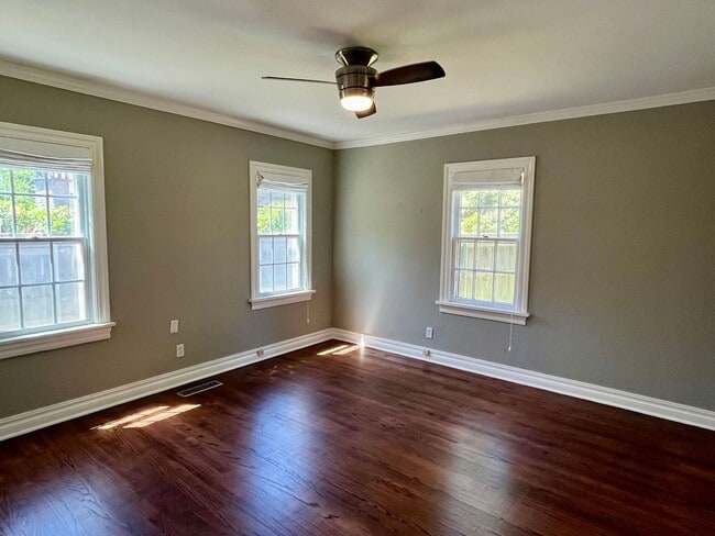 Building Photo - Super Cute 2 Bedroom 1 Bath!!