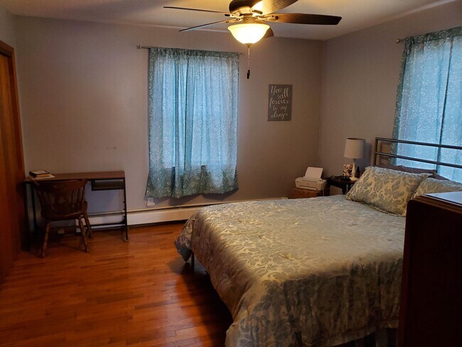 Building Photo - Immaculate 3BR home near parks and trails, eateries and quick highway access