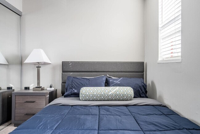 Building Photo - 615 N East St