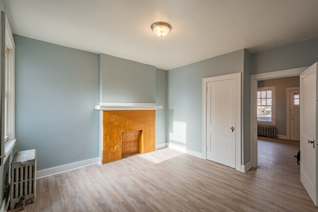 Building Photo - 2118 Bedford Ave