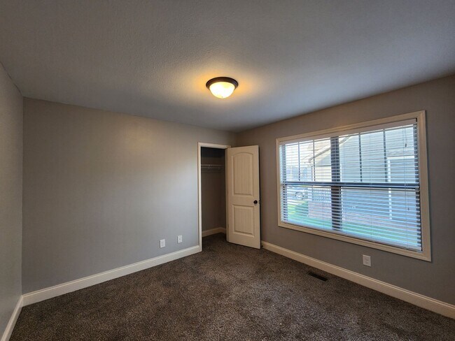 Building Photo - 1003 Sunrise Dr