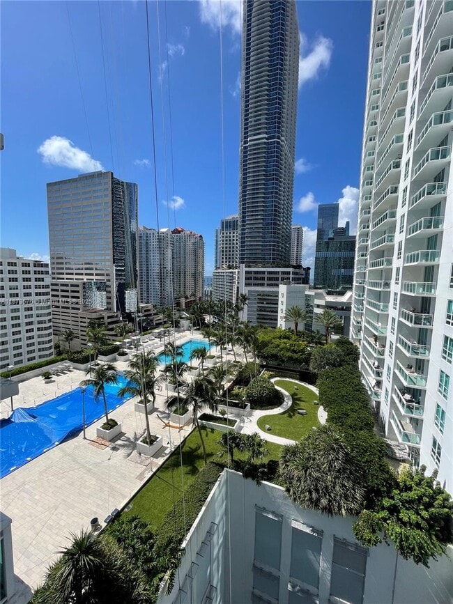 Building Photo - 950 Brickell Bay Dr