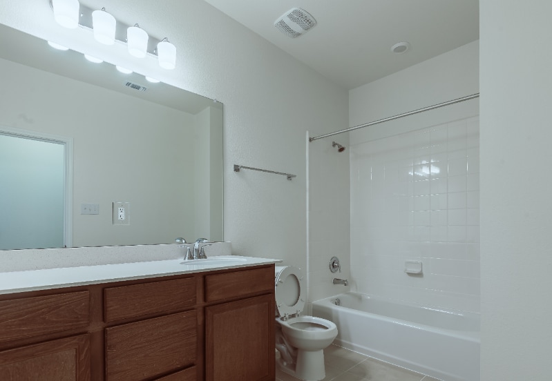 Building Photo - 1400 Carriageway Dr