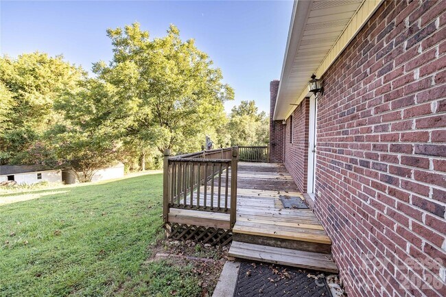 Building Photo - 34838 Ellen Rd