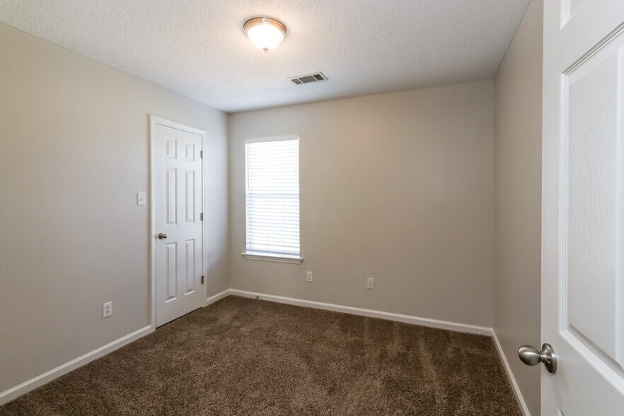 Building Photo - 10104 Cross Hill Dr