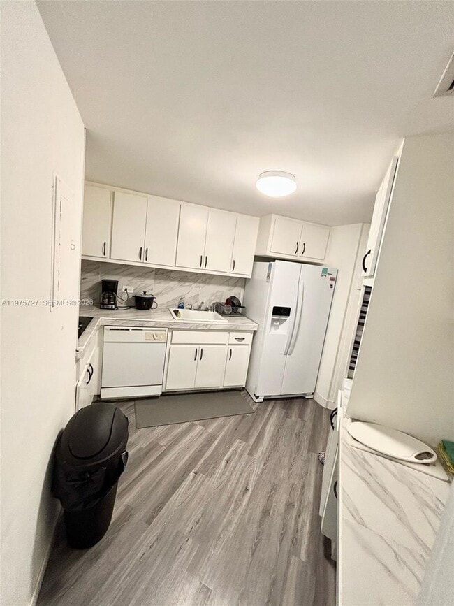 Building Photo - 905 Brickell Bay Dr