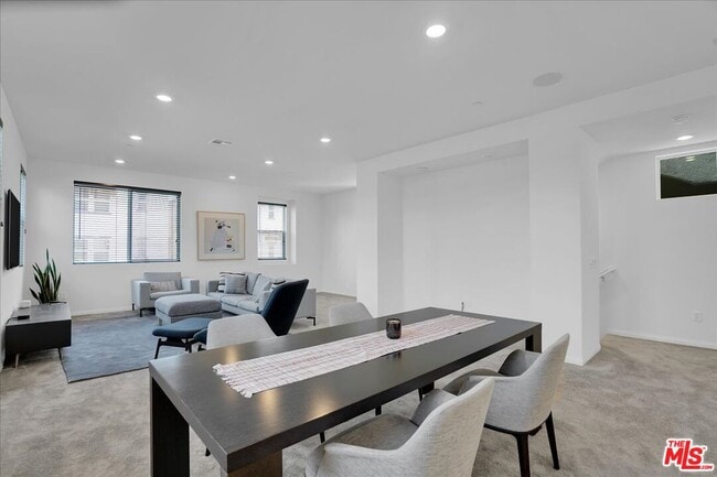 Building Photo - 725 Daniel Freeman Cir