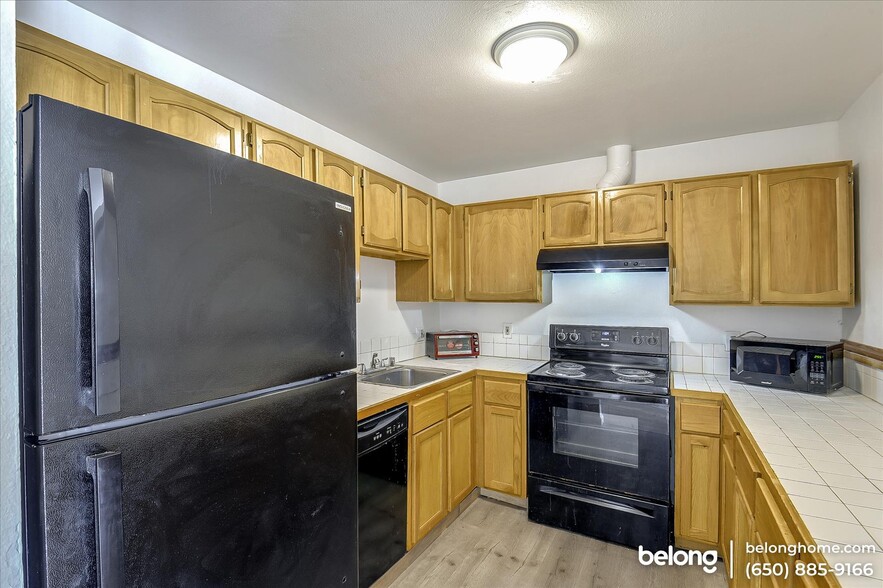 Building Photo - 1475 Hawes St