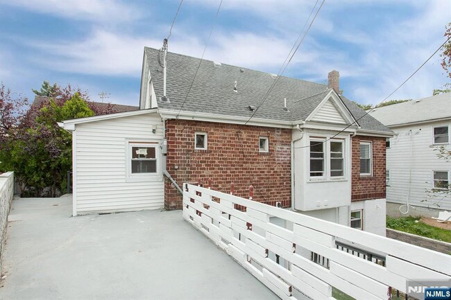 Building Photo - 2389 3rd St