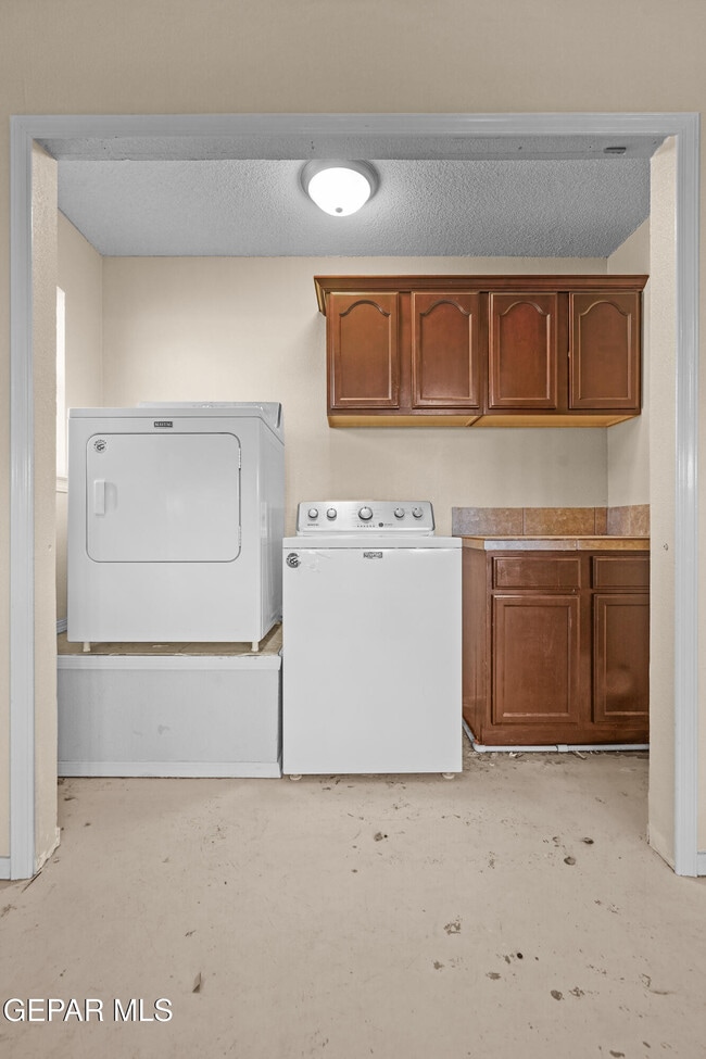 Building Photo - 3820 Tierra Campa Dr